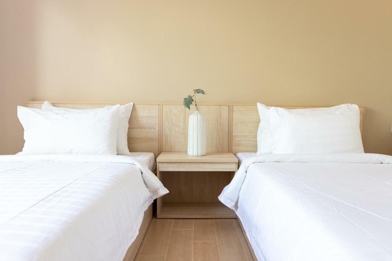 O2 Hotel Lop Buri Esterno foto