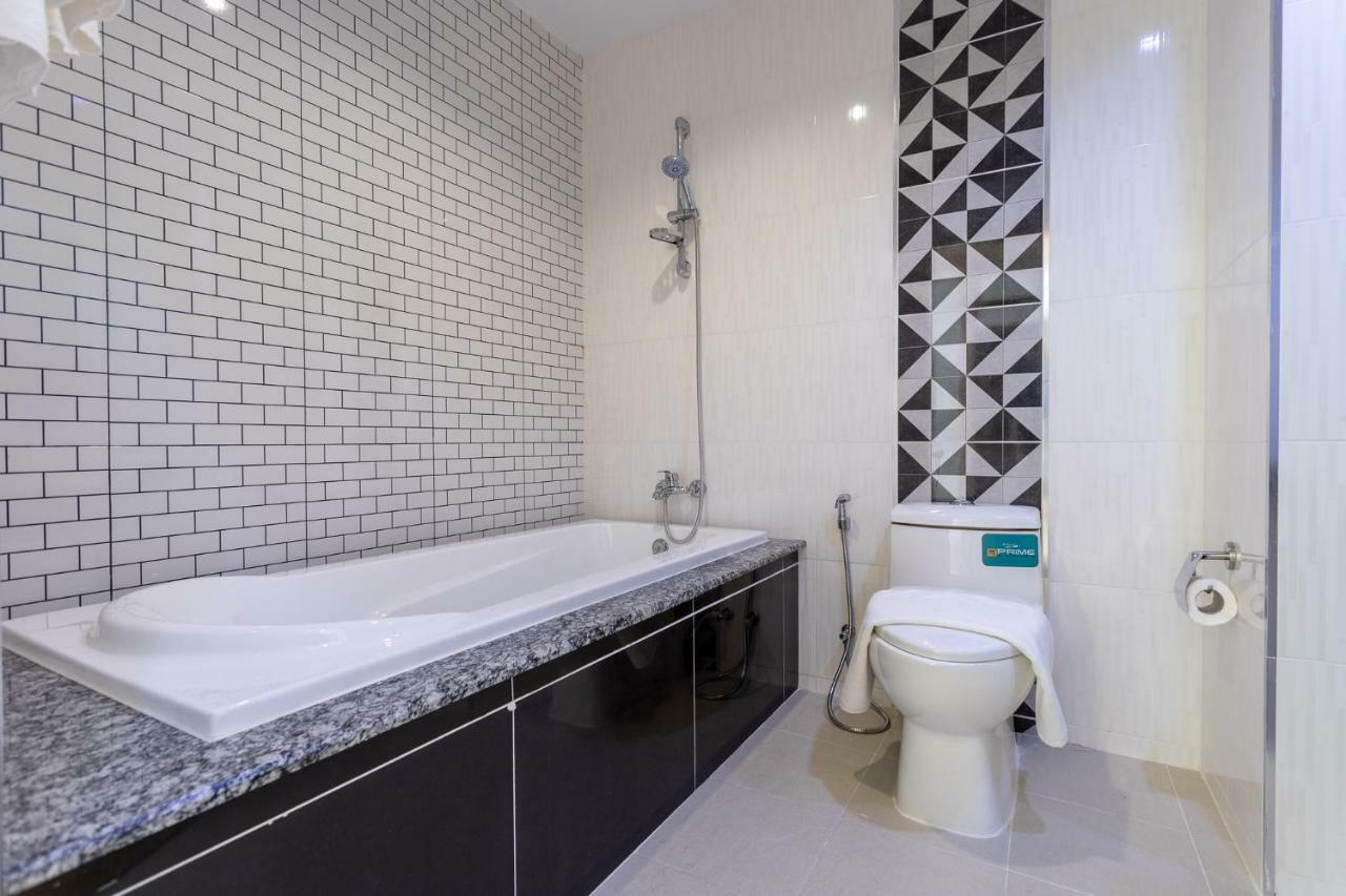 O2 Hotel Lop Buri Esterno foto