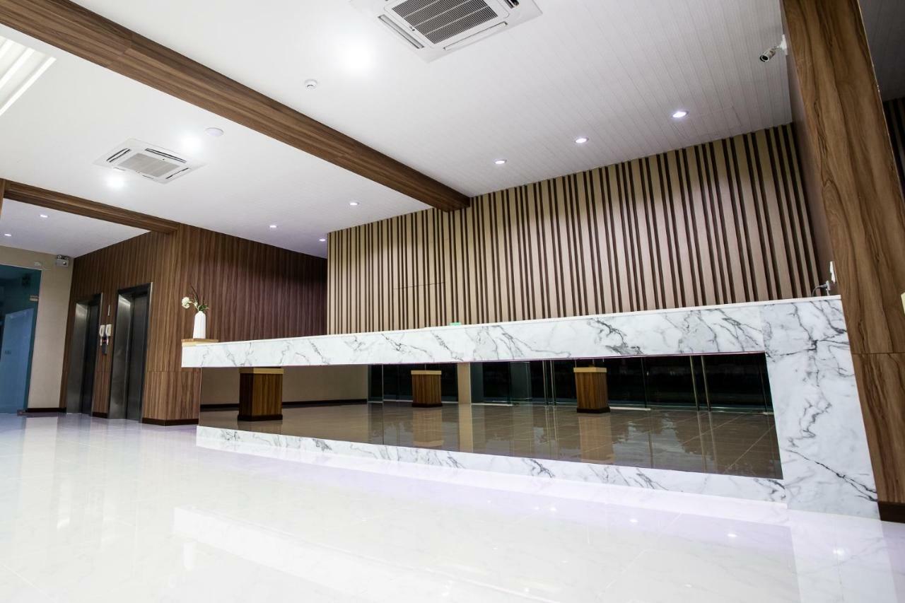 O2 Hotel Lop Buri Esterno foto